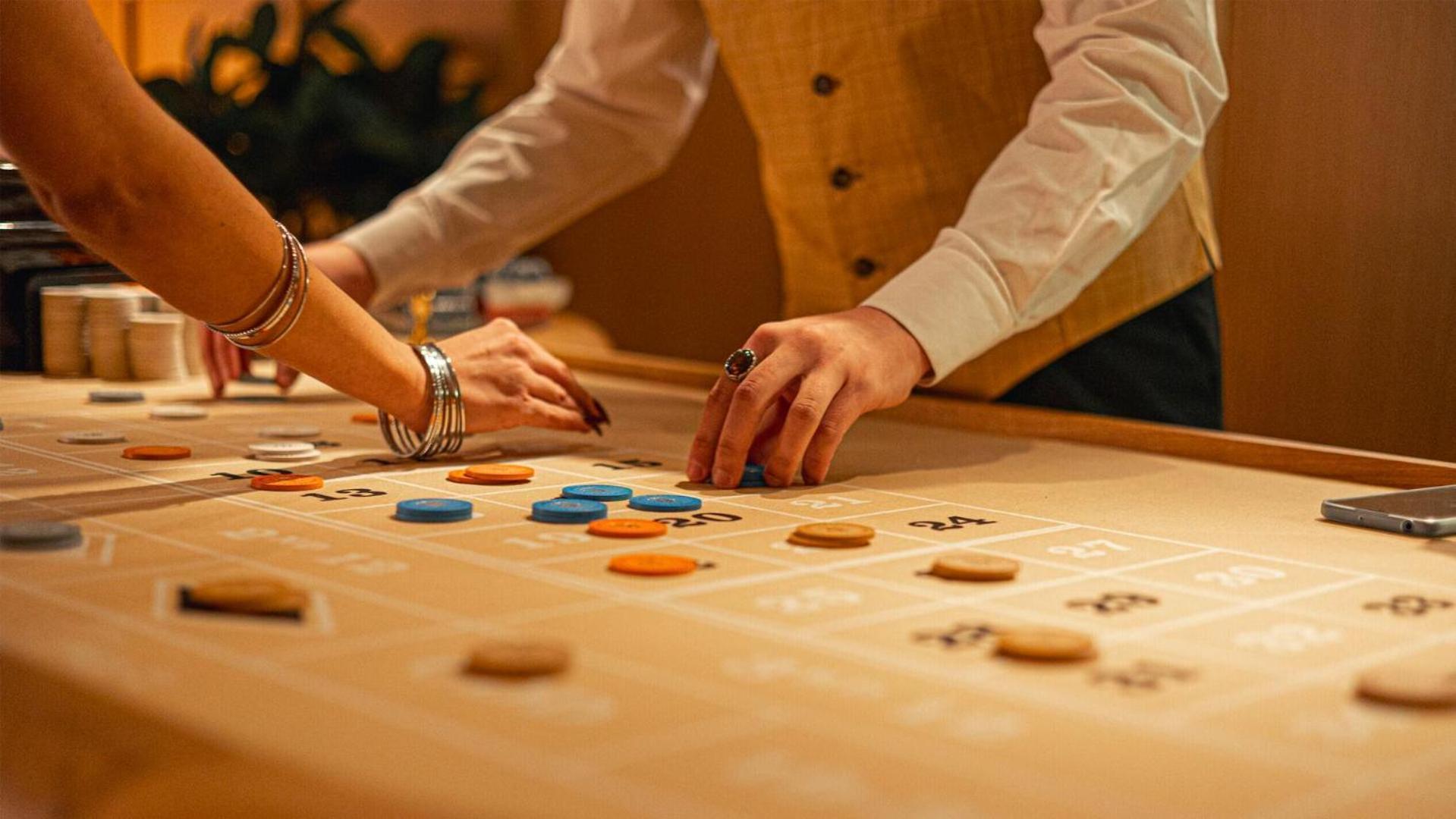 فندق Jacyz غوتنبرغ المظهر الخارجي الصورة A game of Backgammon
